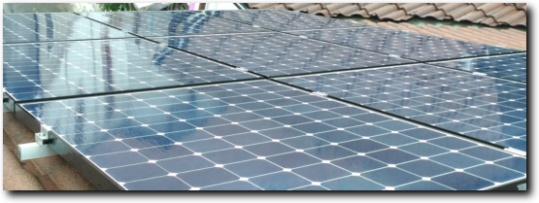 Pannelli solari puliti incrementano la produzione di energia